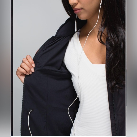 Lululemon Spring Forward Jacket
Black / Sea Stripe Reflective Black / Black - Picture 4 of 10